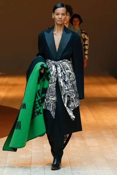Look 11